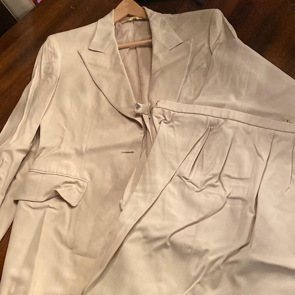 Donna Karen pant suite looks brand new